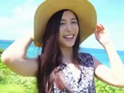 Japon Beau soleil de fille et chapeau de paille