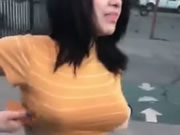 拉丁美洲鬼妹在大街上脫光衣服