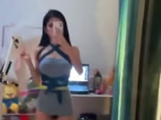Selfie d'une fille chinoise aux gros seins