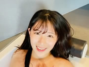 Belleza coreana tetona bañándose