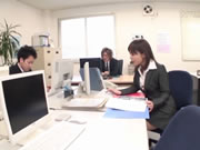 Японская секретарша занимается любовью со своим боссом