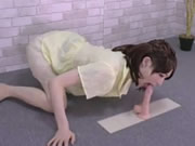 彼女はディルドで情熱的にオナニーします