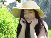 Ιαπωνία όμορφο κορίτσι ήλιο και άχυρο καπέλο