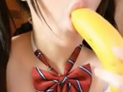 เอเชียน่ารักเซลฟีเลียกล้วย