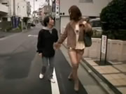 Hoog Japans Lady Vs korte mannen