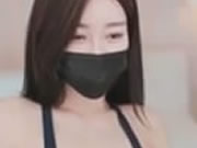 Gadis Korea menari telanjang